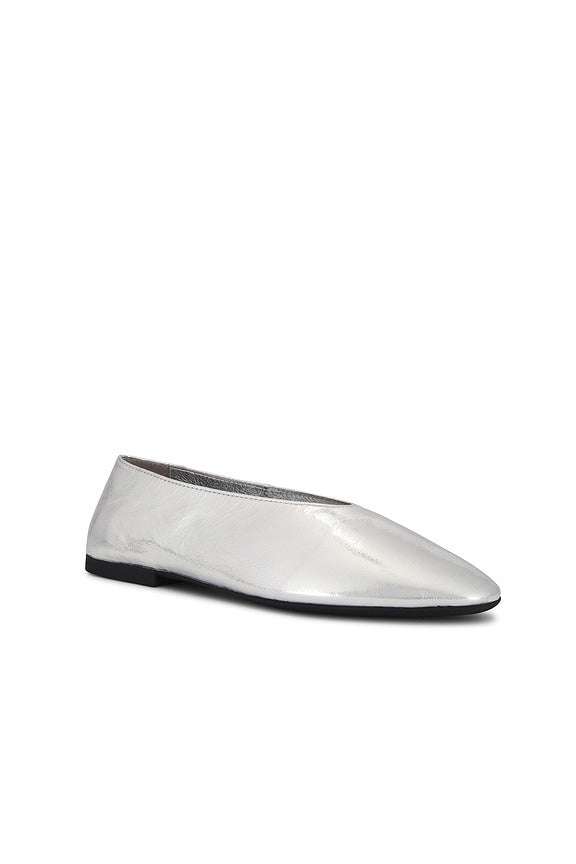 Romp Flat in Silver
