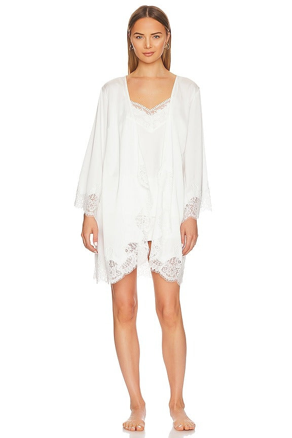 Sian Short Lace Robe in White