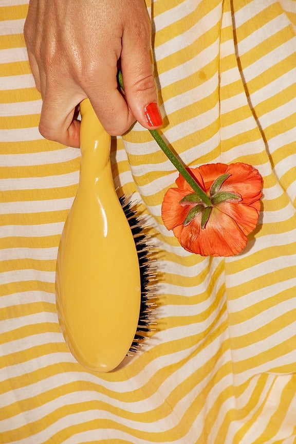 Large Brush N02 in Saffron Yellow