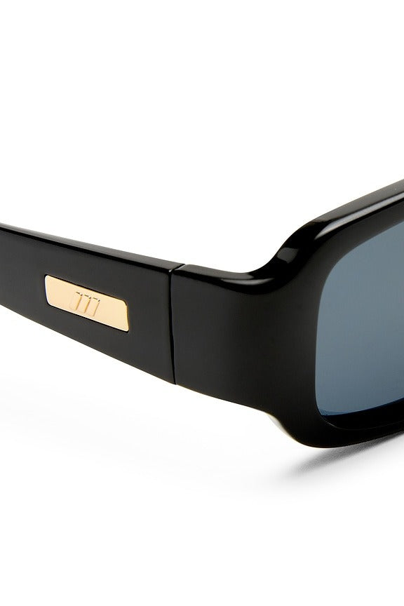 Gigglemug Sunglasses in Black & Smoke Mono Polarized