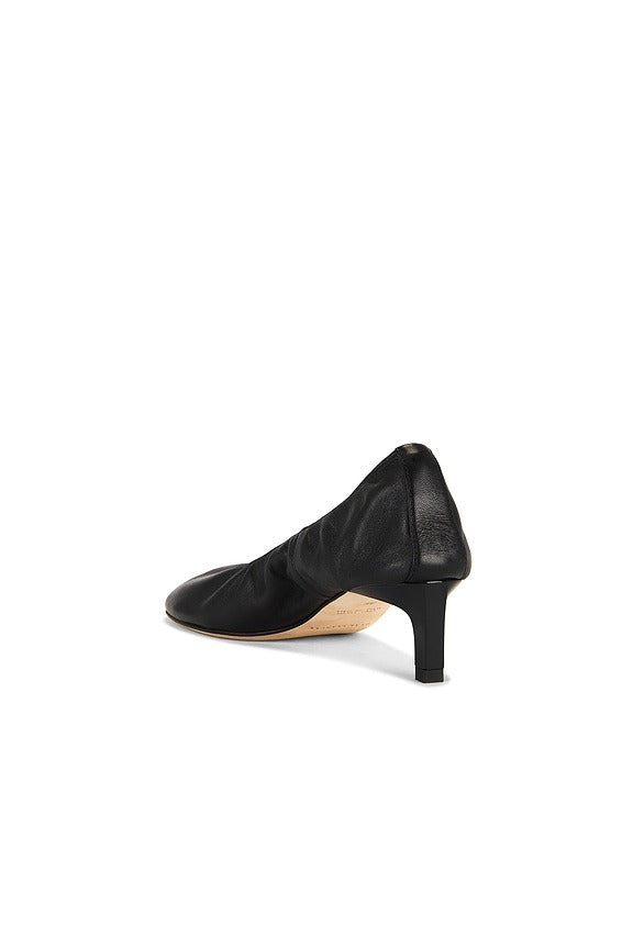 Glove Pump in Black