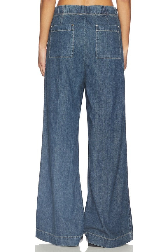 Denim Pleated Pant in Medium Wash