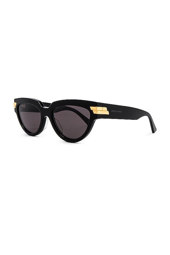 Bold Ribbon Cat Eye Sunglasses in Shiny Black & Grey