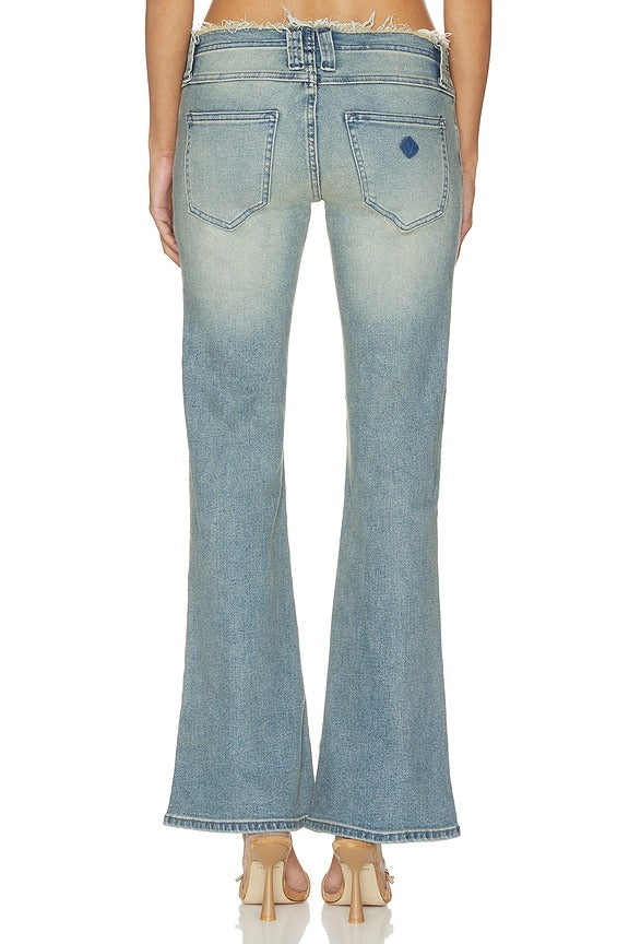 00 Kick Jean in Mikey