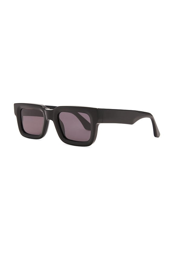 05 Sunglasses in Black
